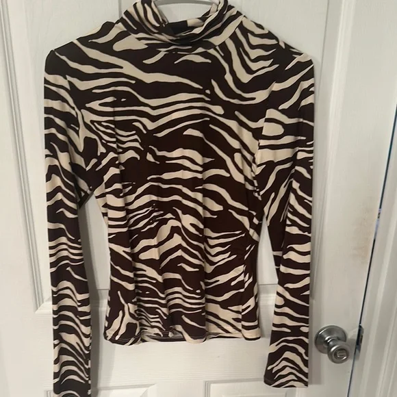 NWT REFORMATION Zebra Print Long Sleeve Top - Picture 3 of 3